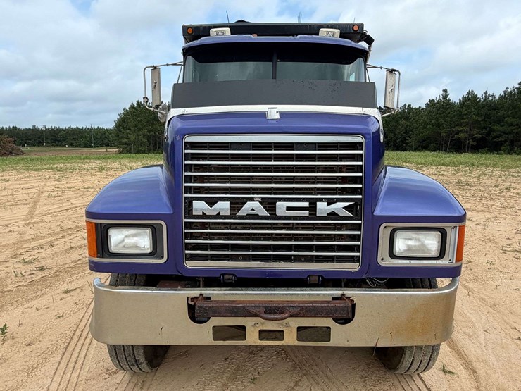 1998-mack-ch613-image-32
