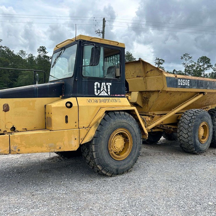 CATERPILLAR D250E