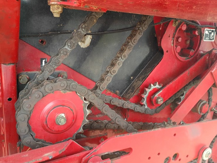 new-holland-br740-image-24