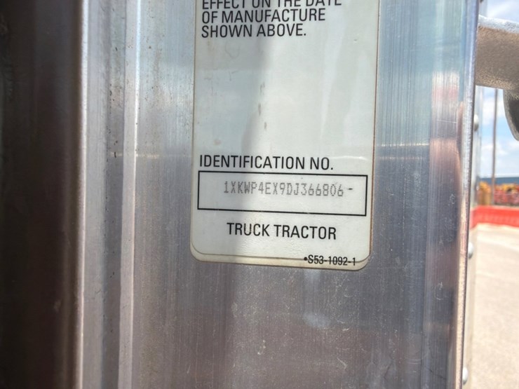 2013-kenworth-w900-image-15