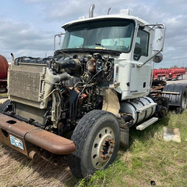 2008 MACK CHU613 (INOPERABLE)