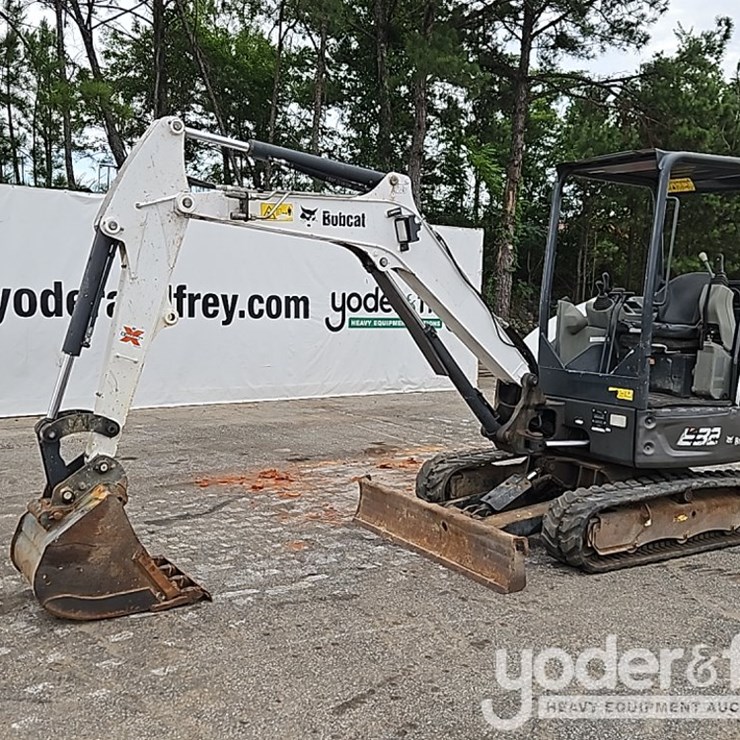 2019 BOBCAT E32
