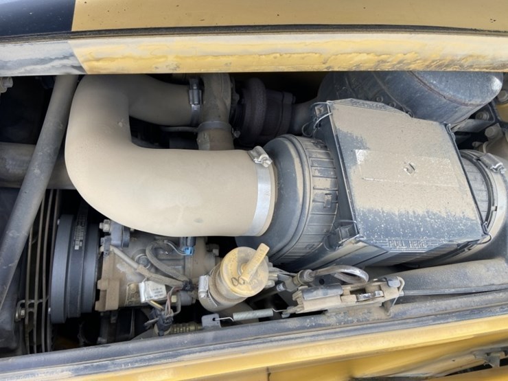 2004-caterpillar-420d-image-33