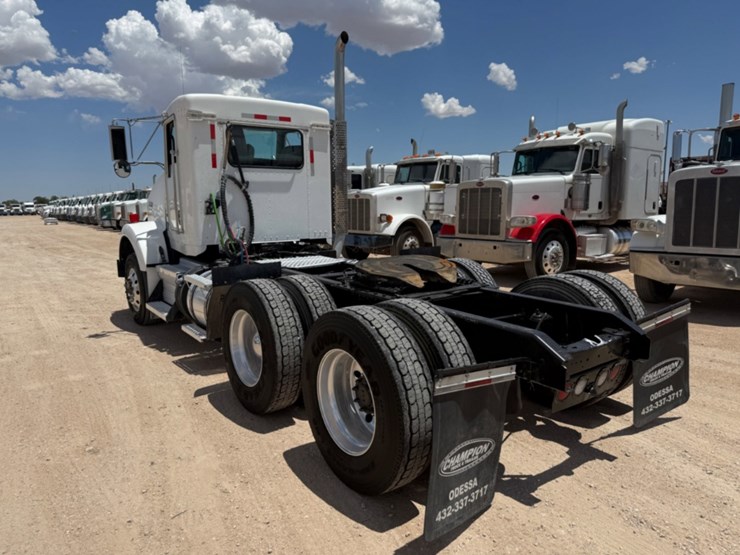 2016-kenworth-t800-image-6