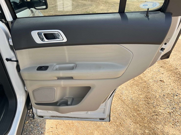 2012-ford-explorer-image-18