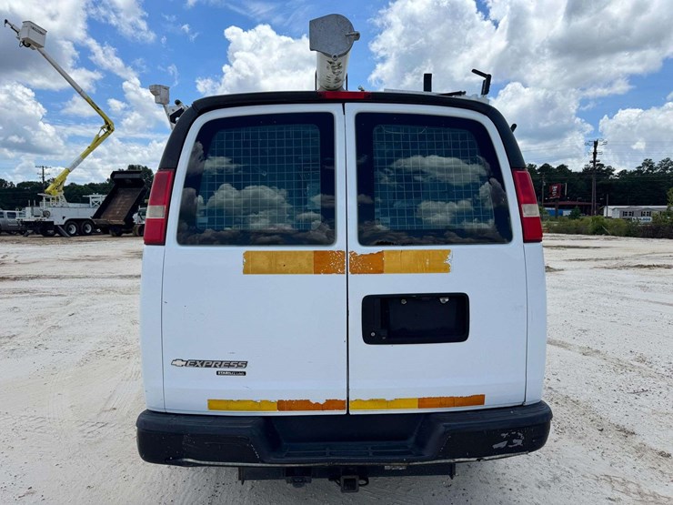 2013-chevrolet-express-2500-image-6