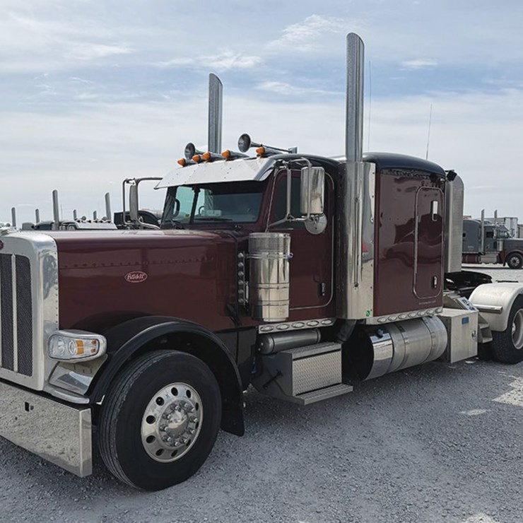 2022 PETERBILT 389
