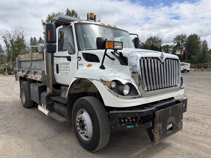 2012-international-7500-dump-truck-image-2
