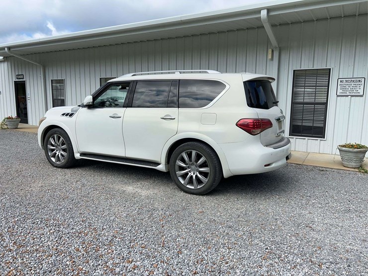 2012-infiniti-qx56-image-3