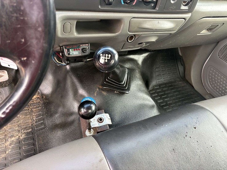 2003-ford-f550-image-13