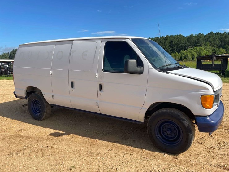 2006-ford-cargo-image-4