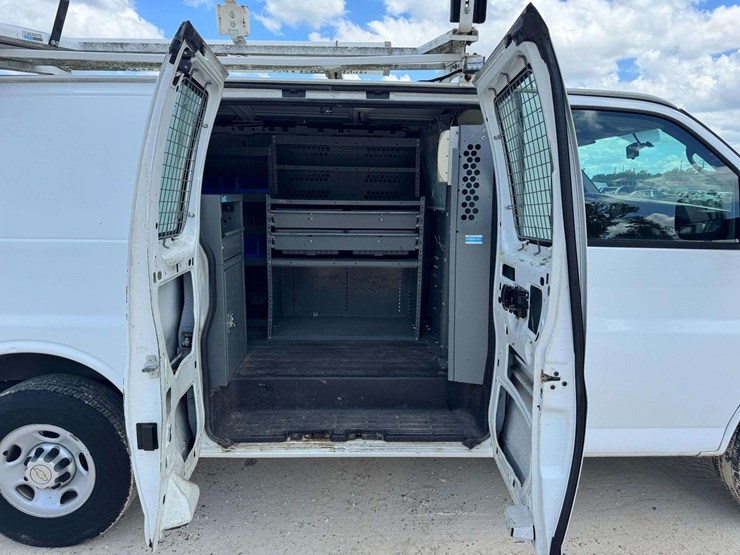 2013-chevrolet-express-2500-image-17