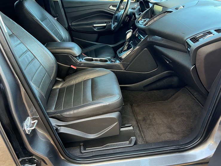 2014-ford-escape-titanium-image-37