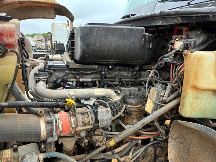 2015-freightliner-coronado-122-sd-image-14