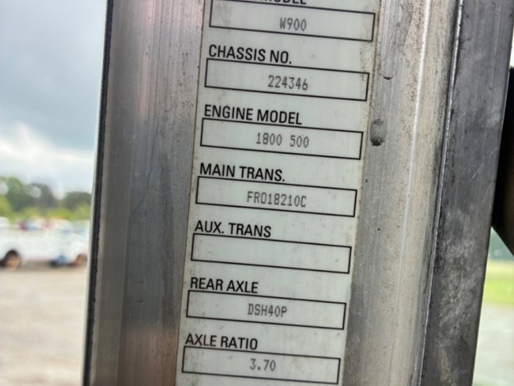 2018-kenworth-w900-image-15