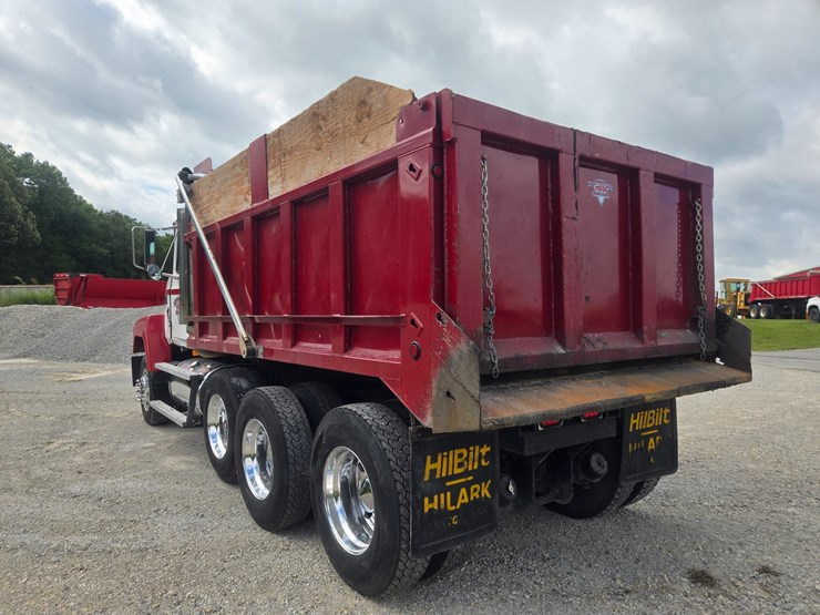 2003-mack-ch613-image-12
