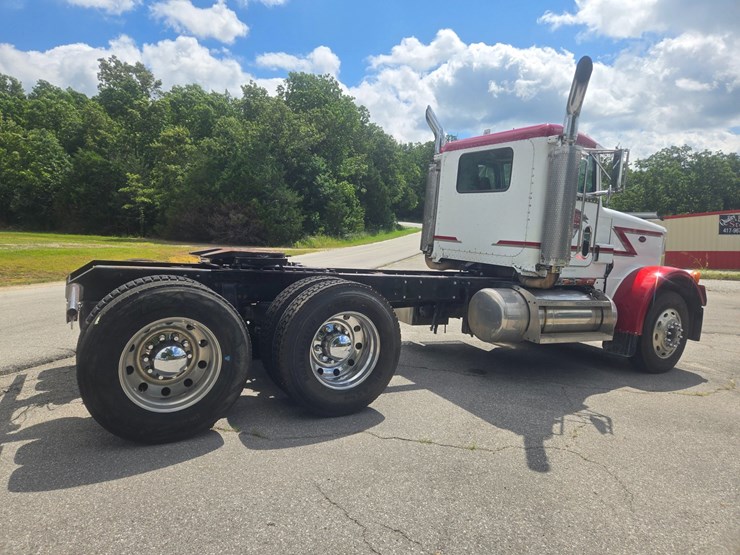 2004-peterbilt-378-image-18