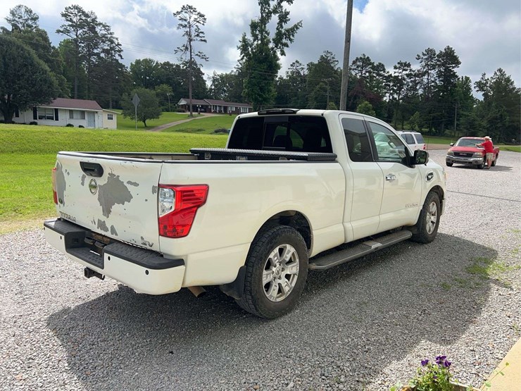 2017-nissan-titan-image-5
