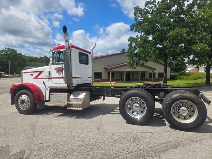 2004-peterbilt-378-image-9