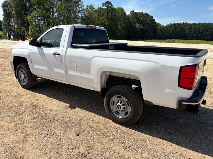 2015-chevrolet-silverado-2500-image-2
