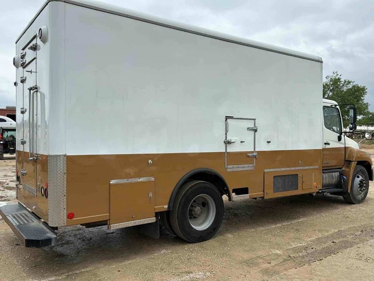 2011-hino-box-truck-image-6
