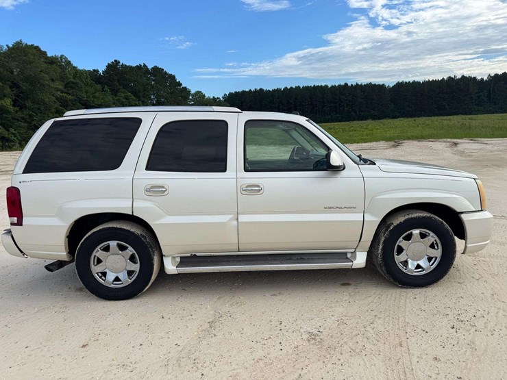 2005-cadillac-escalade-image-7