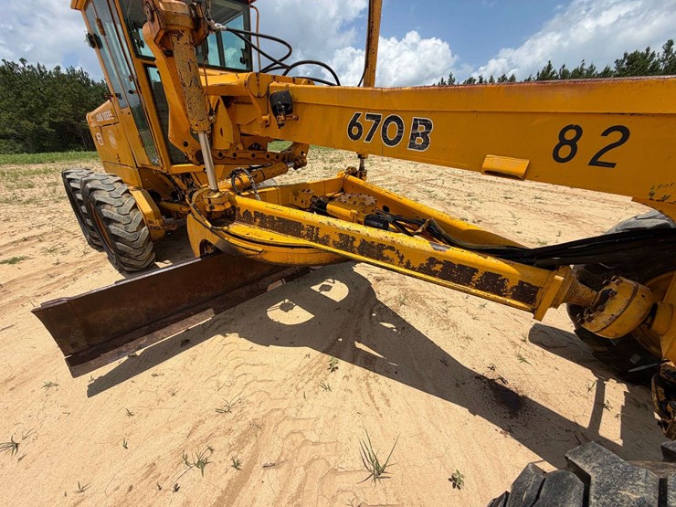 deere-670b-image-35