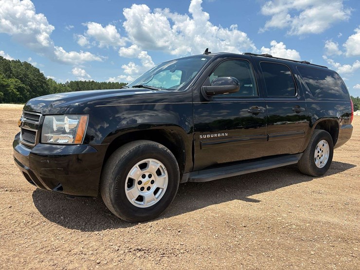 2012-chevrolet-suburban-1500-image-1