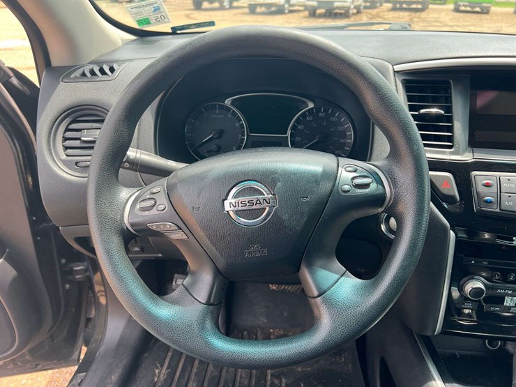2015-nissan-pathfinder-image-12