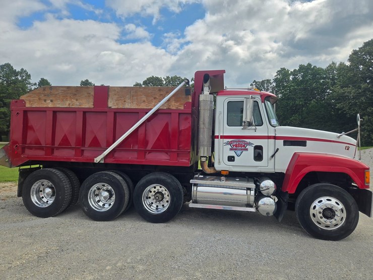 2003-mack-ch613-image-21