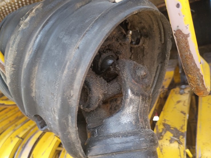 new-holland-br740-image-16