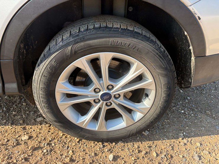 2017-ford-escape-se-image-8