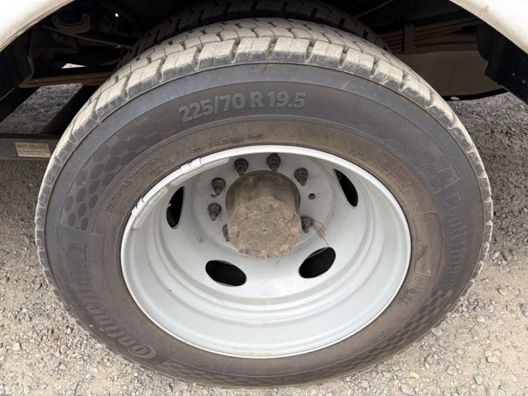 2012-ford-f550-image-19