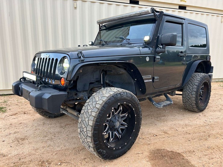 2010-jeep-wrangler-sport-image-1