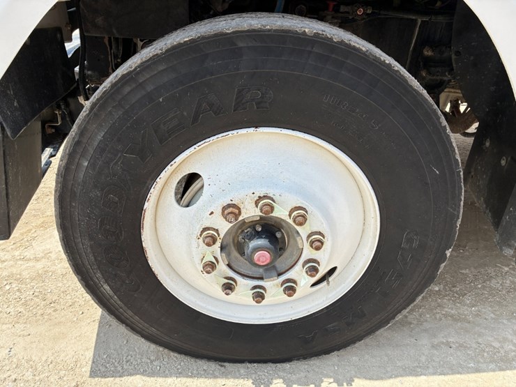 2016-freightliner-coronado-122-sd-image-9