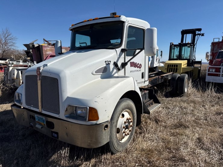 2006-kenworth-cab-&-chassis-image-1