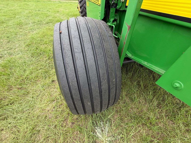 2010-john-deere-568-image-21