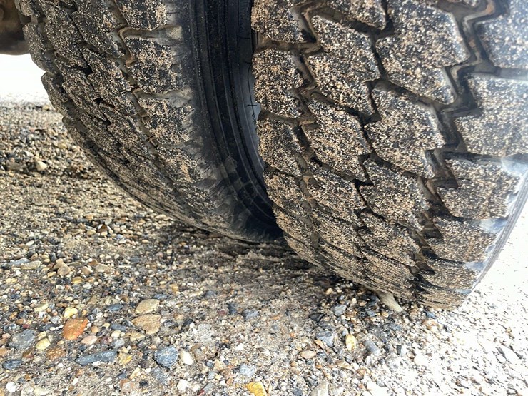 2014-ford-f550-image-22