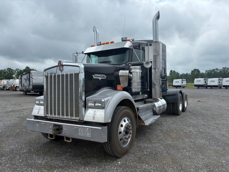 2018-kenworth-w900-image-1