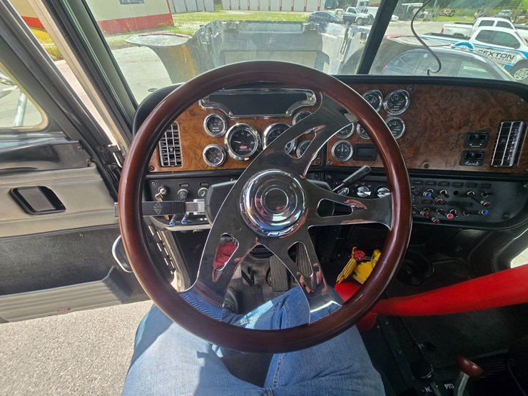 2004-peterbilt-378-image-65