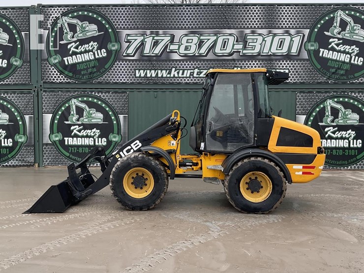 2010-jcb-409-image-1