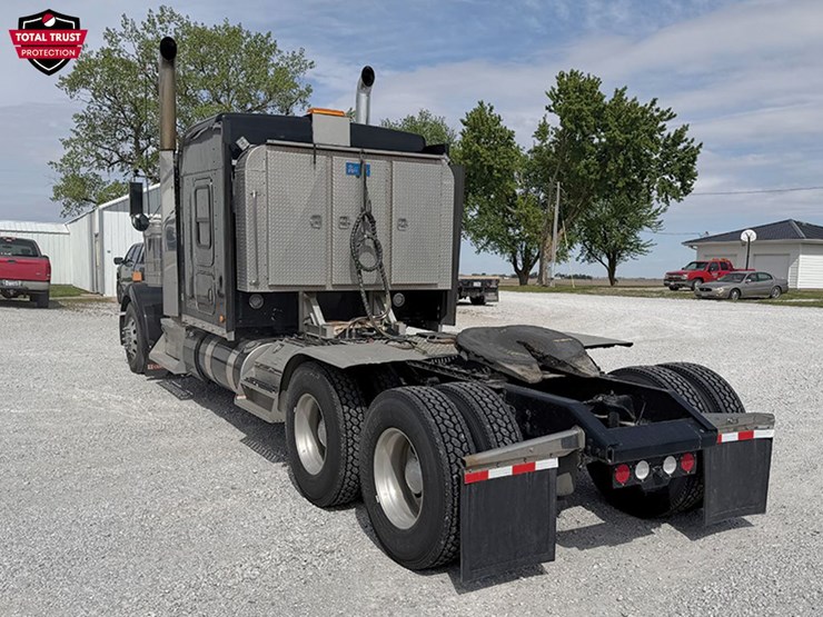 2023-kenworth-w900l-image-3