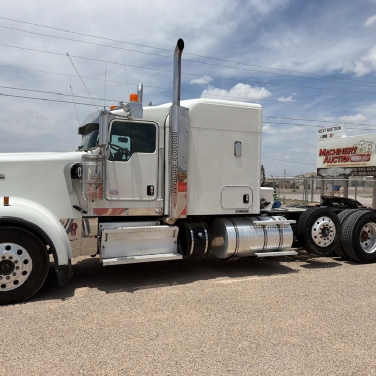 2013 KENWORTH W900