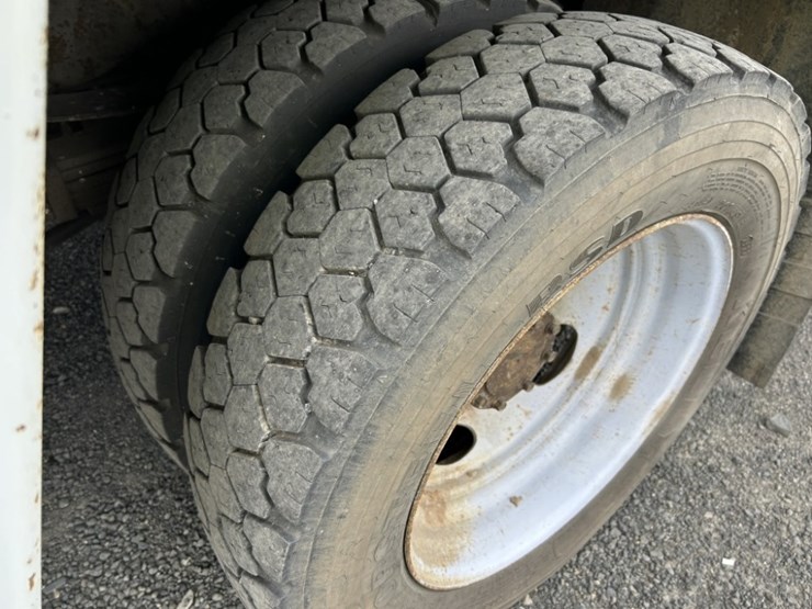 2005-ford-f550-image-11