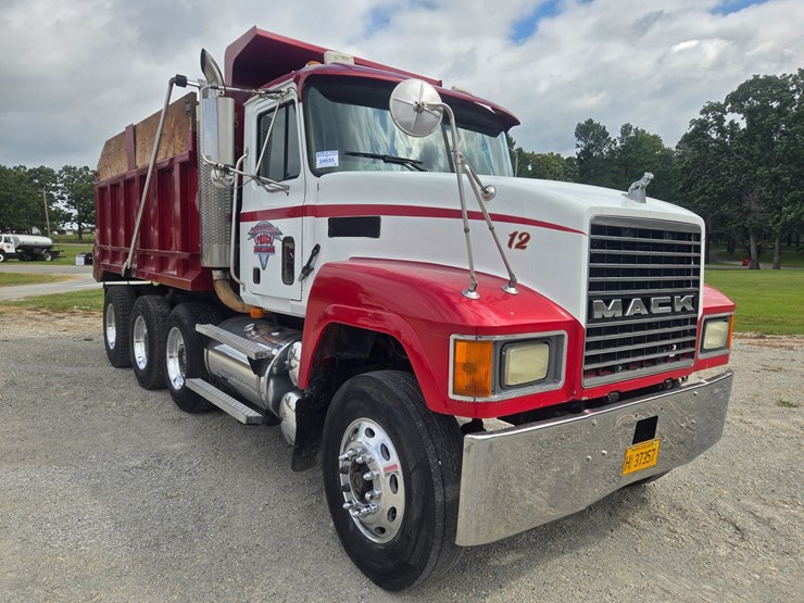 2003-mack-ch613-image-25