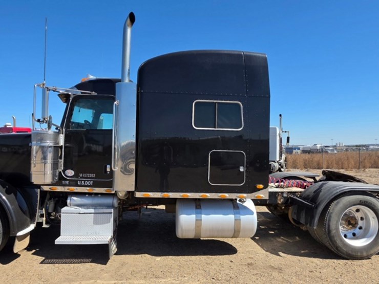 2013-peterbilt-388-image-8