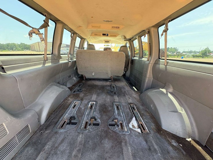 2009-chevrolet-express-3500-image-20