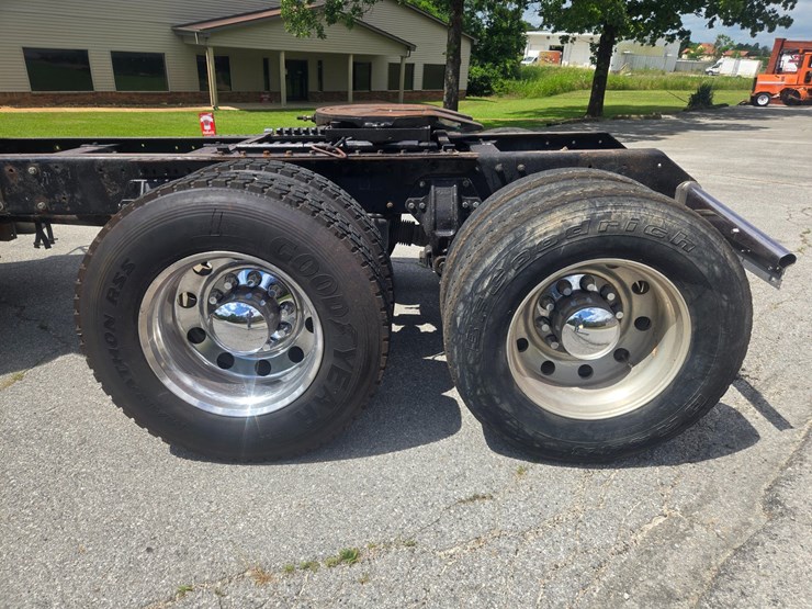 2004-peterbilt-378-image-71