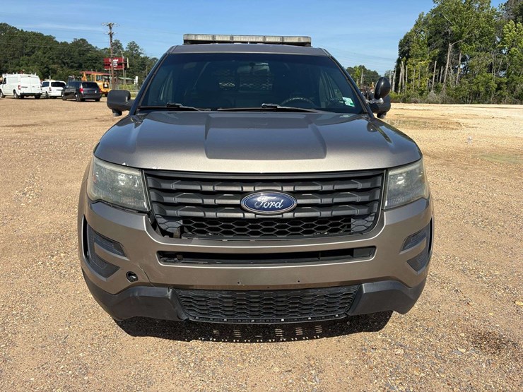 2016-ford-explorer-image-6