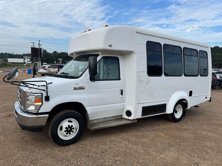 2018-ford-e350-image-1